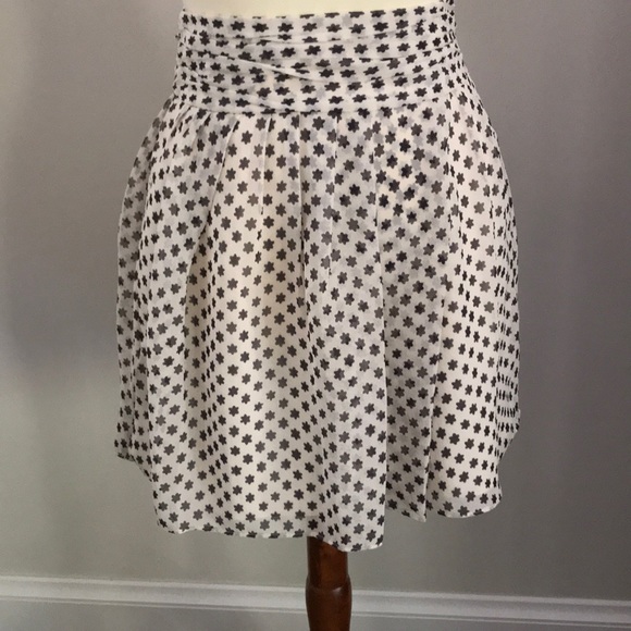 Club Monaco Dresses & Skirts - Club Monaco Silk Skirt With Pleated Waistband